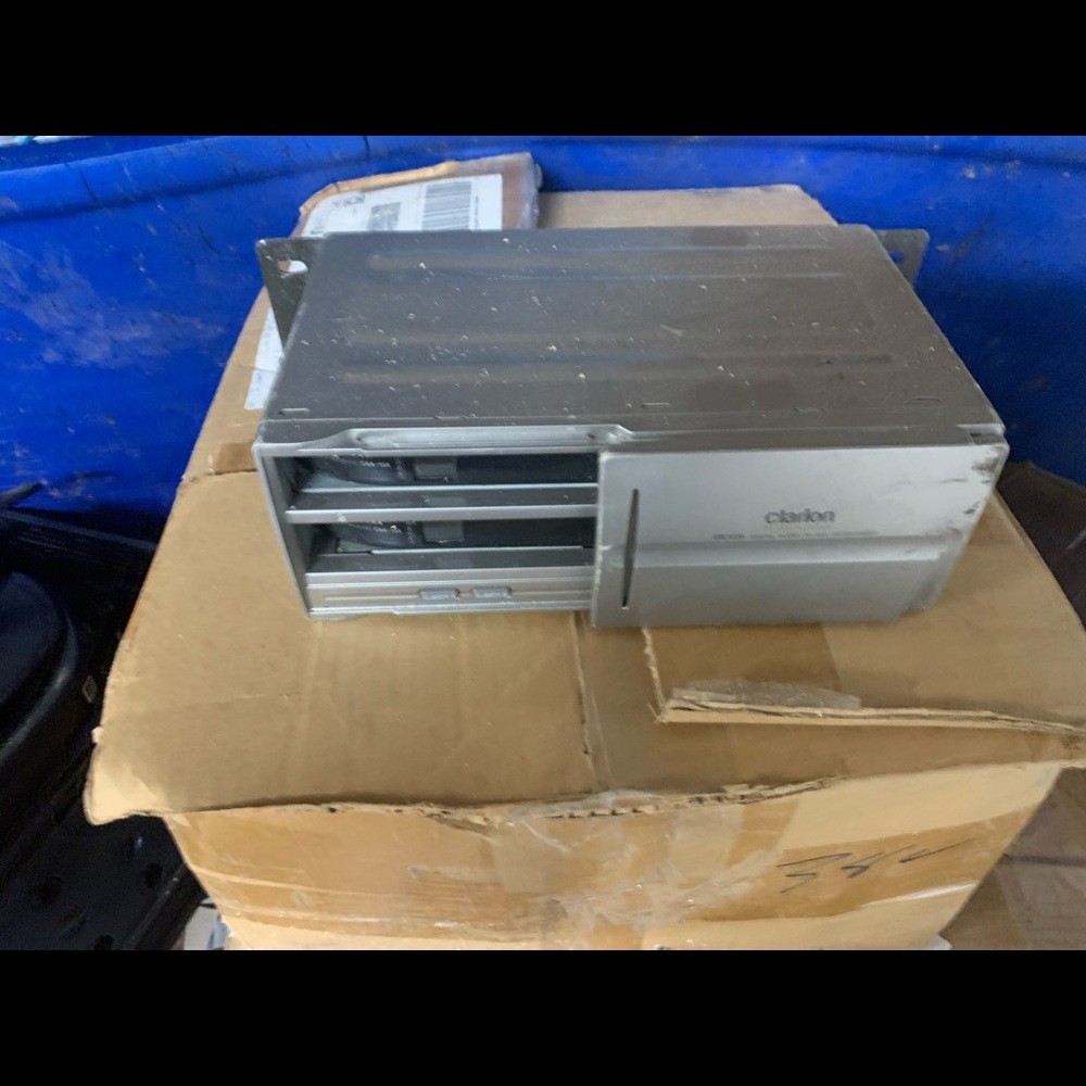 CLARiiON 12 CD changer